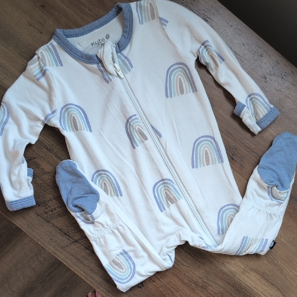 Kyte BABY 0-3 Footie "Slate Rainbow" Babylist Version